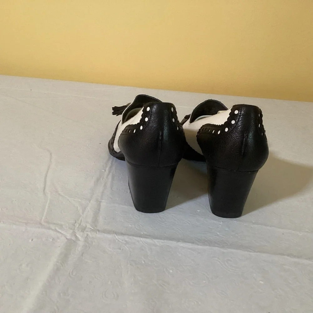 Stuart Weitzman Women’s Black & White Heels. Size 6N